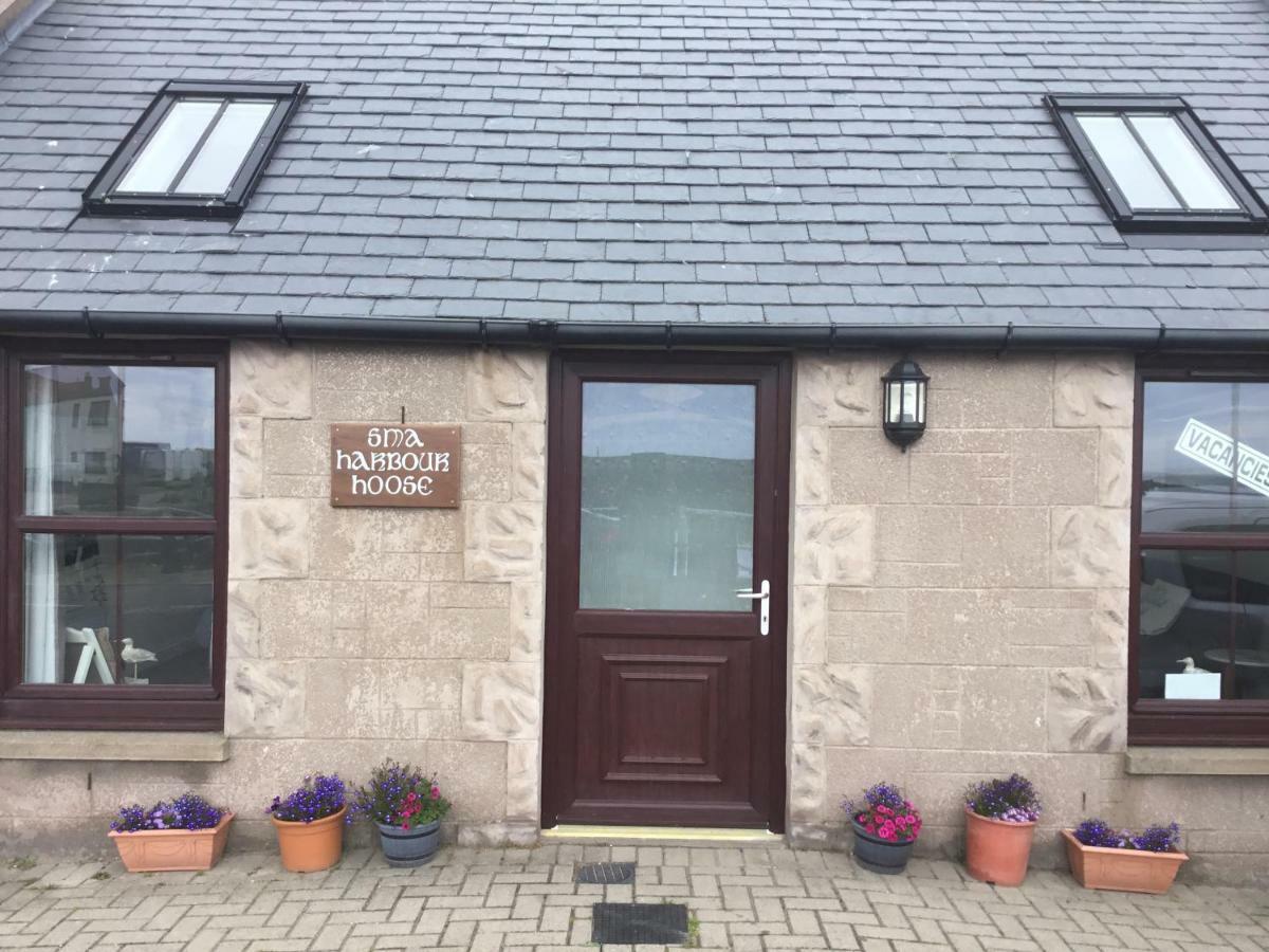 Sma Harbour Hoose Bed & Breakfast Gourdon Exterior photo